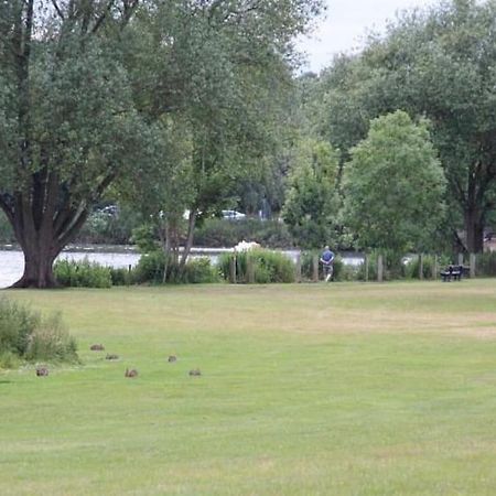 The Cabin Welwyn Garden City Bagian luar foto