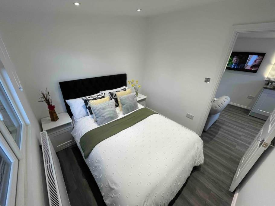 The Cabin Welwyn Garden City Bagian luar foto