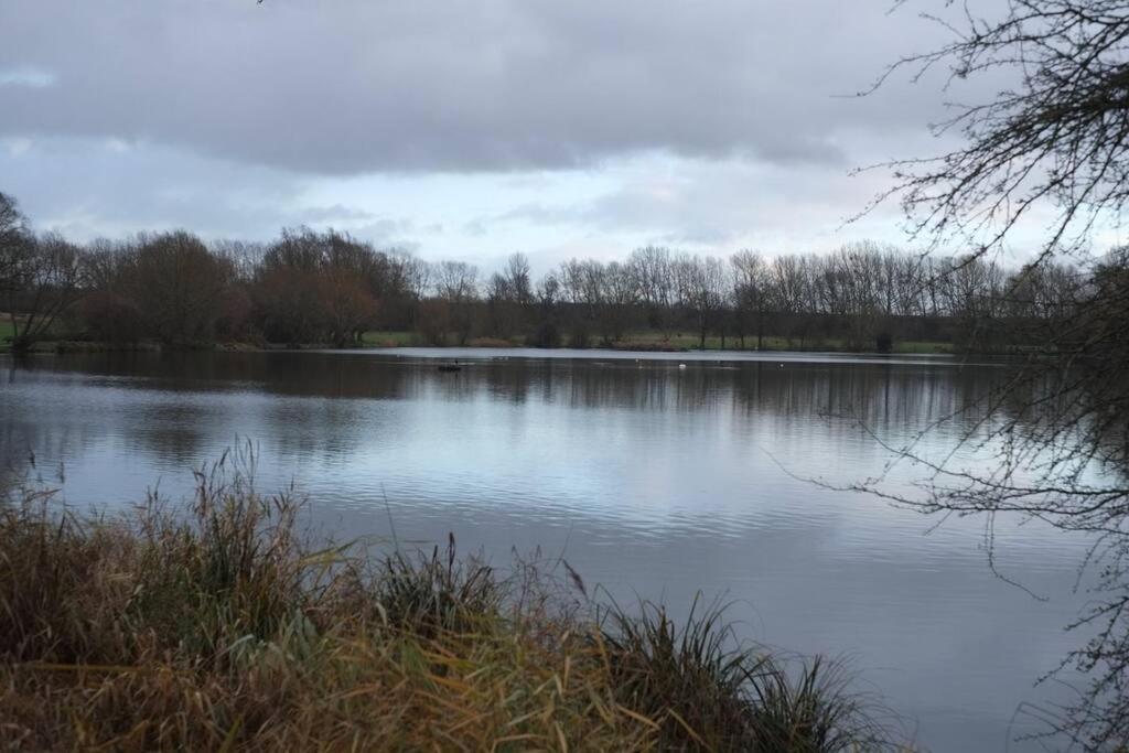 The Cabin Welwyn Garden City Bagian luar foto