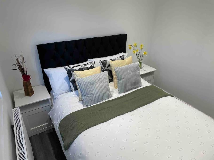 The Cabin Welwyn Garden City Bagian luar foto